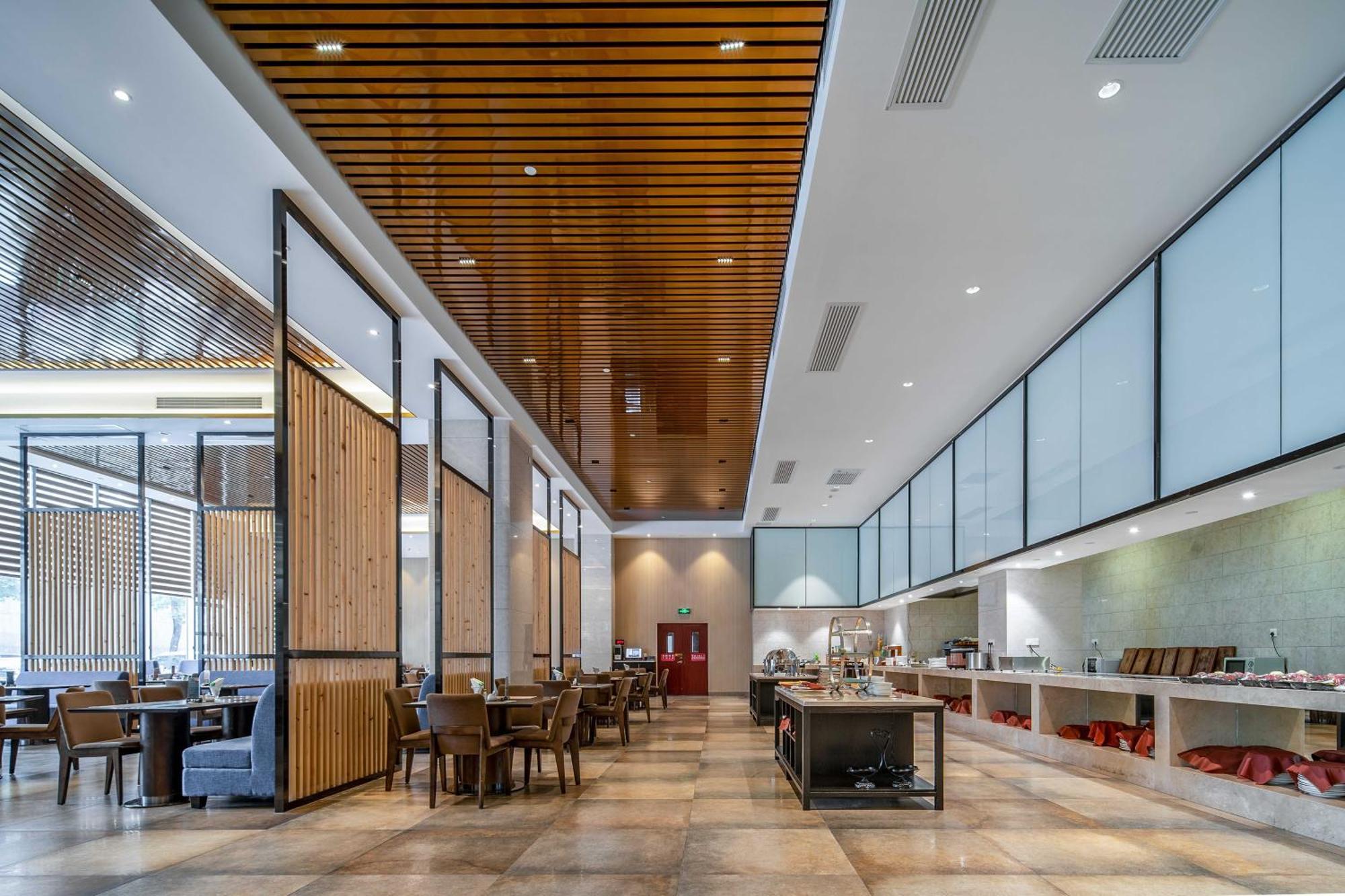 Phoenix Hill Hotel Dongguan - Golf Course Shop Exterior foto