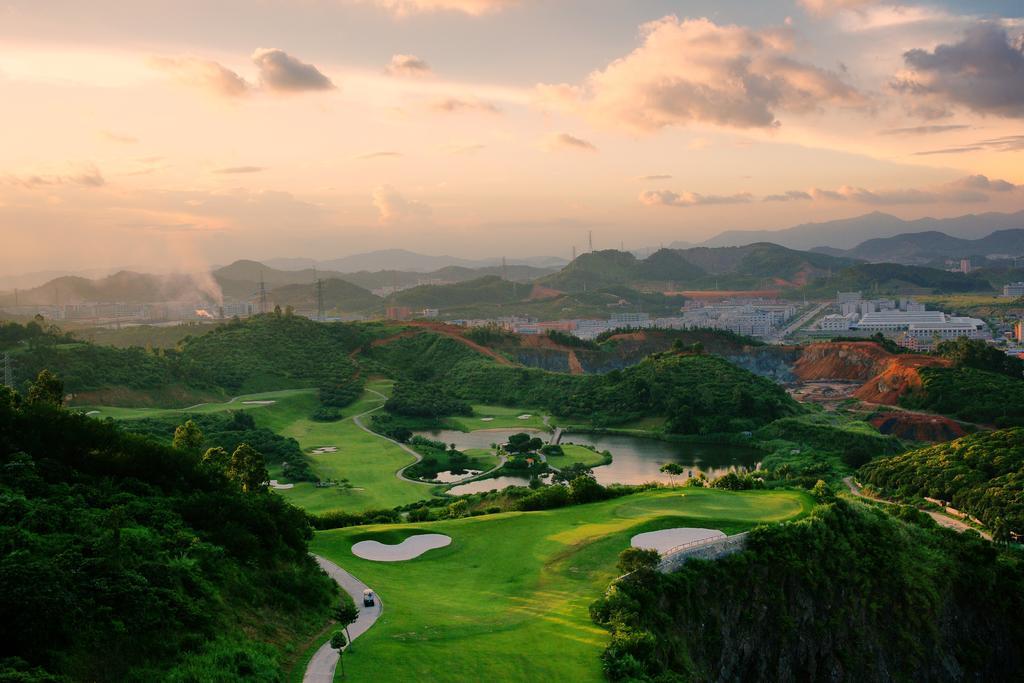 Phoenix Hill Hotel Dongguan - Golf Course Shop Exterior foto