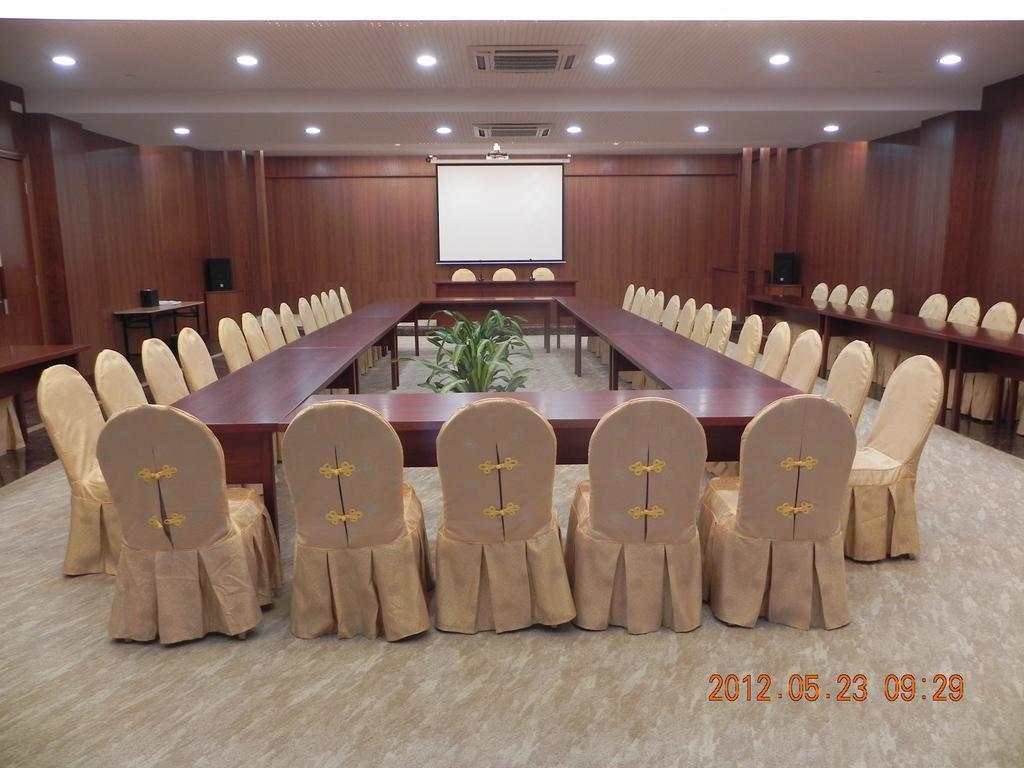 Phoenix Hill Hotel Dongguan - Golf Course Shop Exterior foto